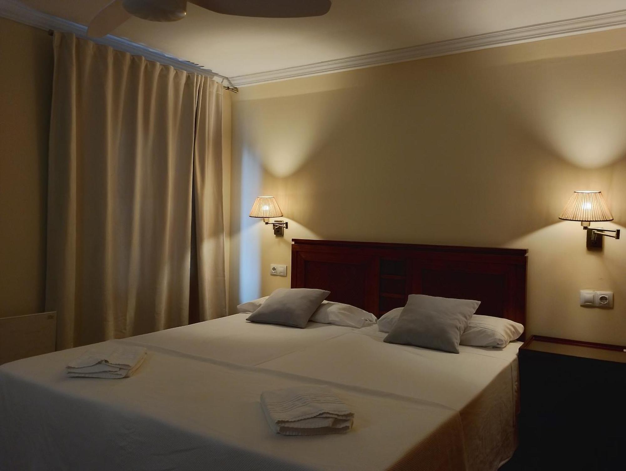 Cabalo Furado Tui Hotel Buitenkant foto