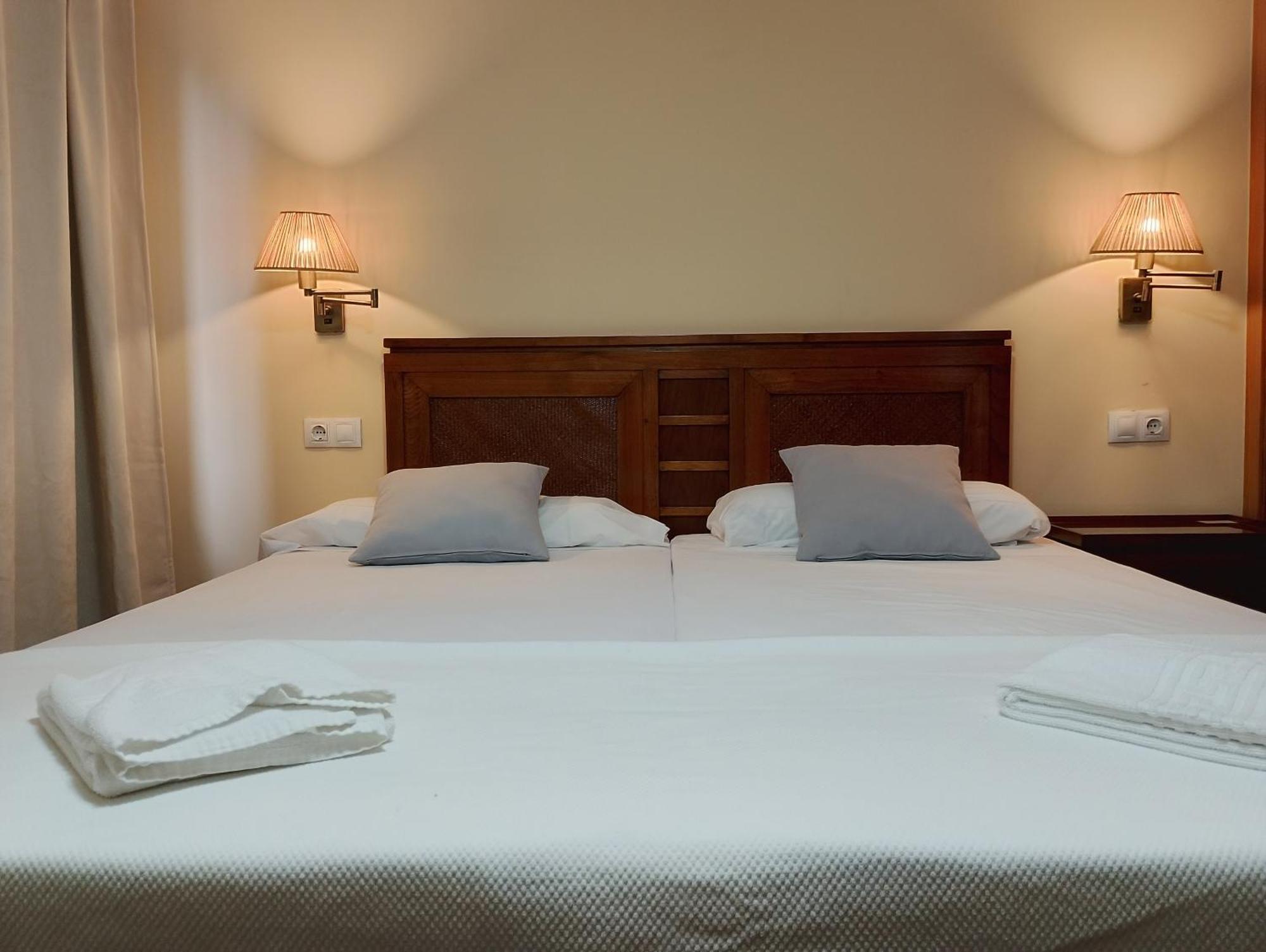 Cabalo Furado Tui Hotel Buitenkant foto